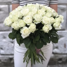 Cumpără 51 trandafiri albi cu livrare în Chișinău, Moldova