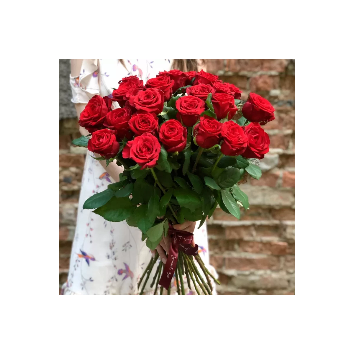 Buy 25 red roses with delivery Chisinau, Moldova