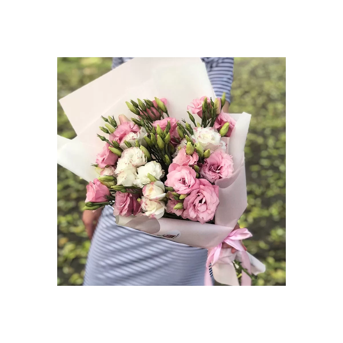 Buy big delicate bouquet with delivery Chisinau, Moldova