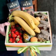 гифт бокс с фруктами и шоколадом фото