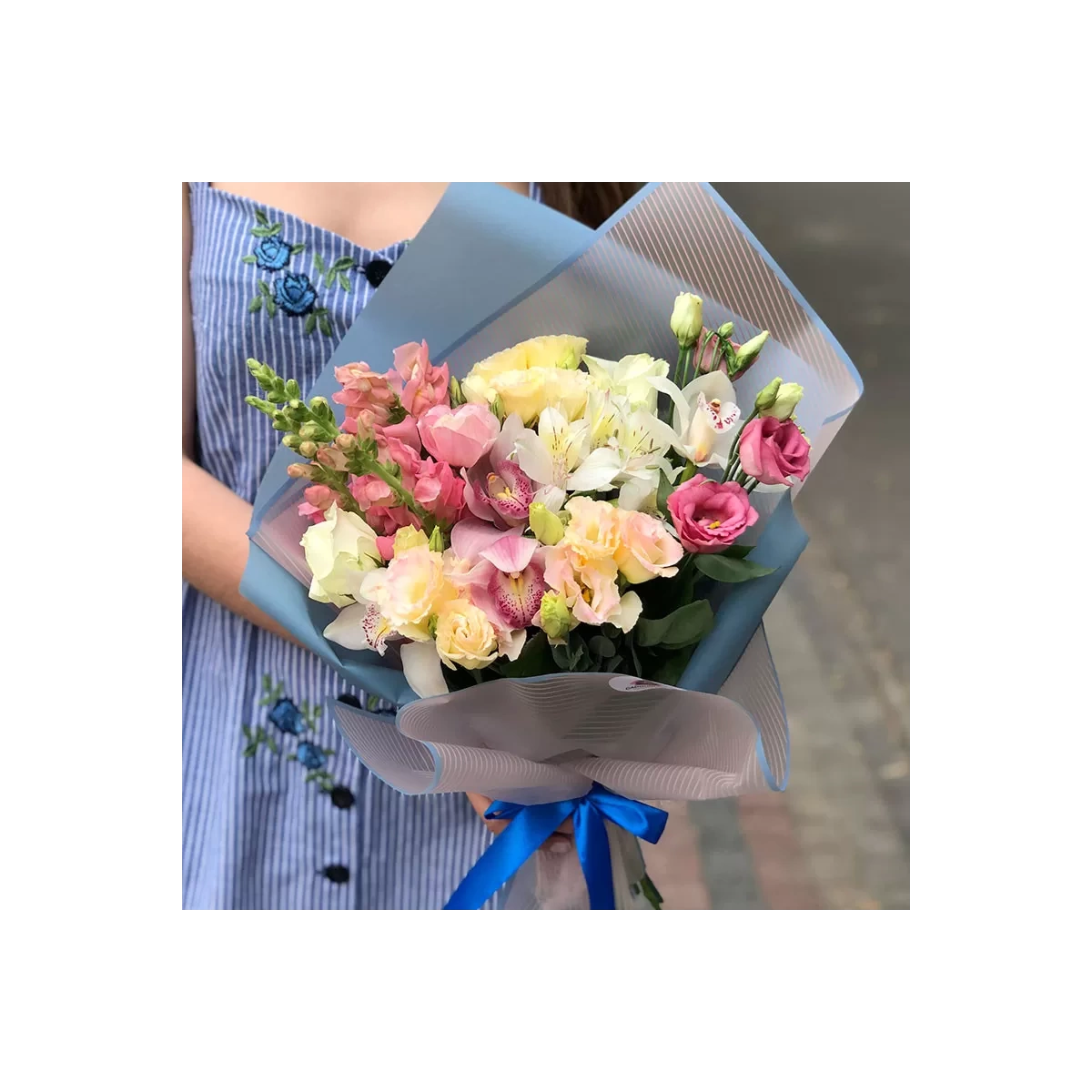 Buchet de orhidee și eustomas fotografie