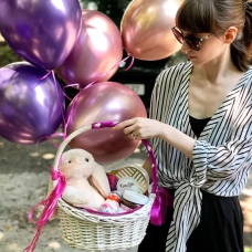 Корзина с мягкой игрушкой фото