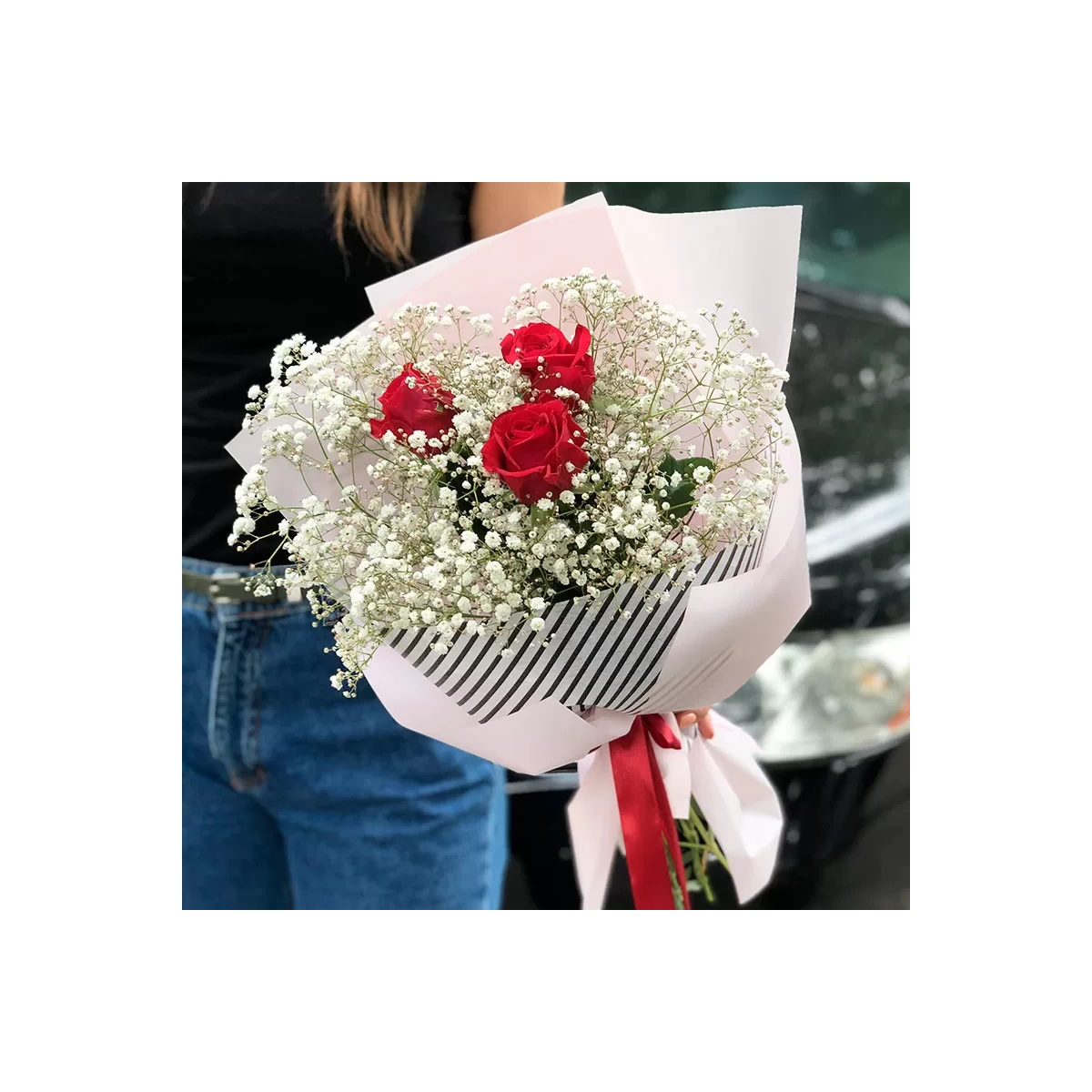 red roses with gypsophila foto