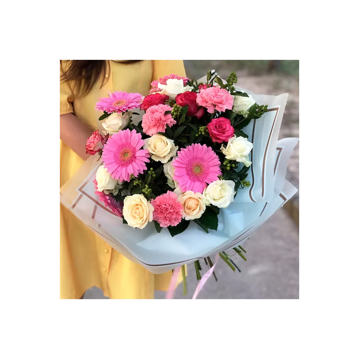Buy bouquet of colorful flowers with delivery Chisinau, Moldova