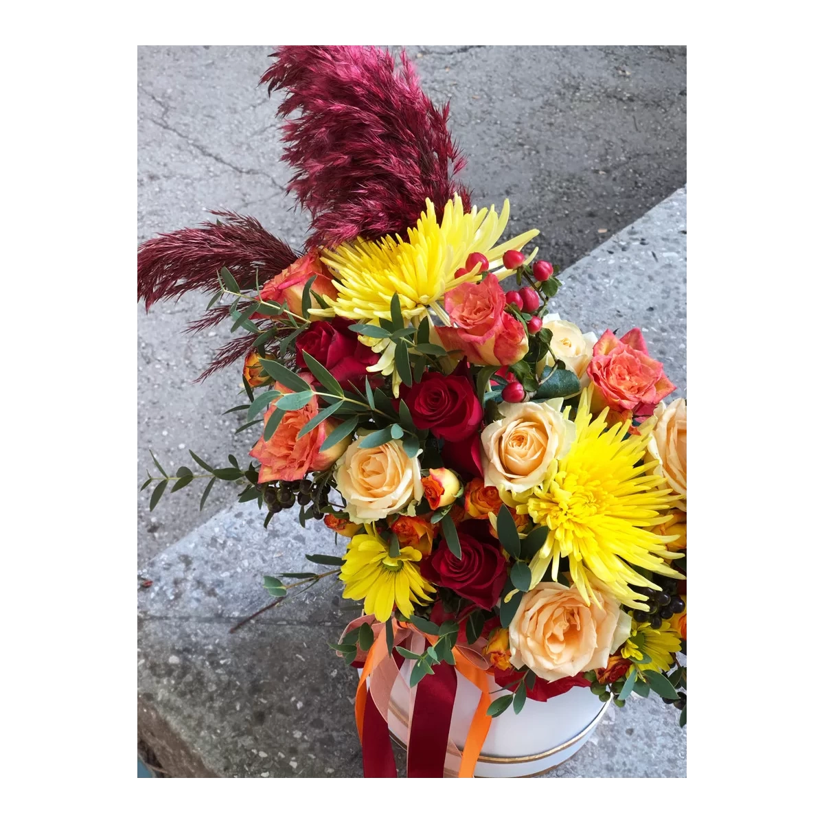 Buy autumn flowers in a box with delivery Chisinau, Moldova
