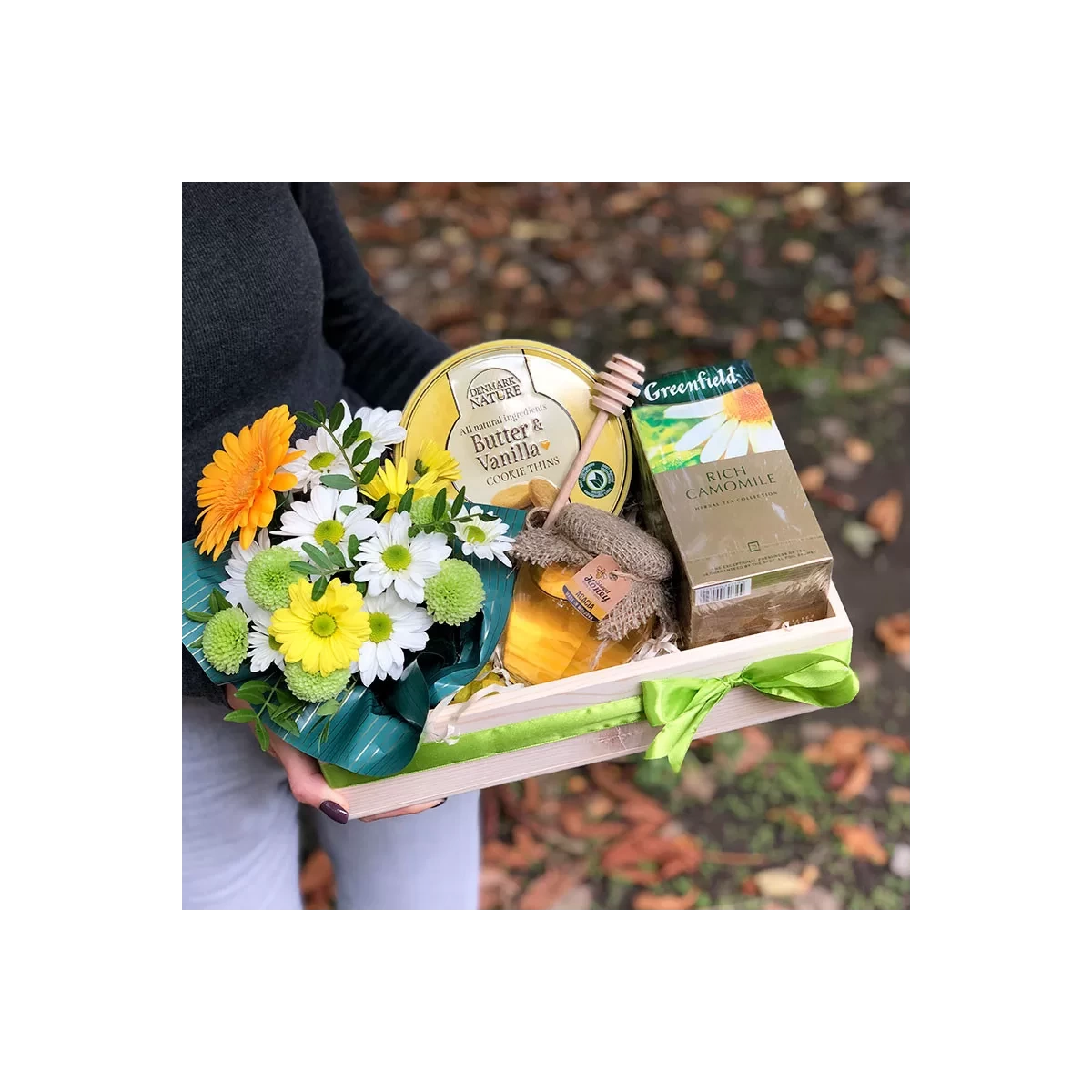 Gift set with chamomile tea and cookies photo