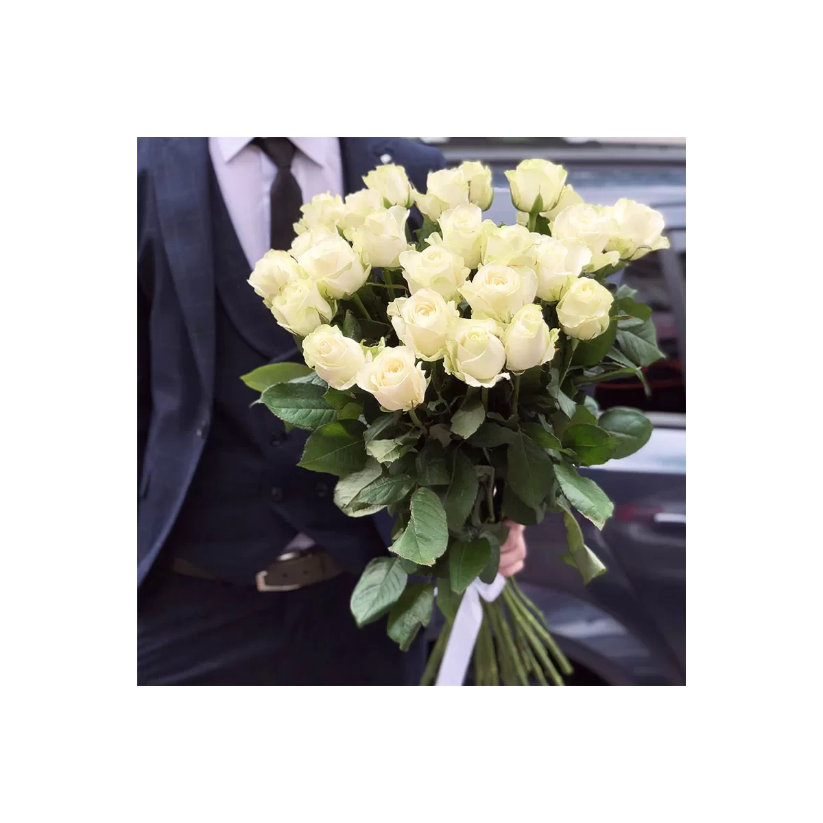 Buy 25 white roses with delivery Chisinau, Moldova