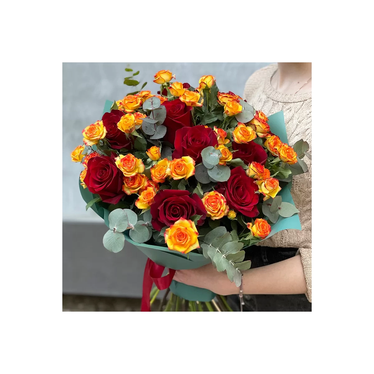 Buy beautiful bouquet with eucalyptus with delivery Chisinau, Moldova