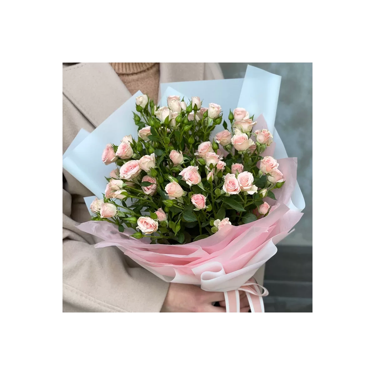 Buy bouquet of bush roses with delivery Chisinau, Moldova