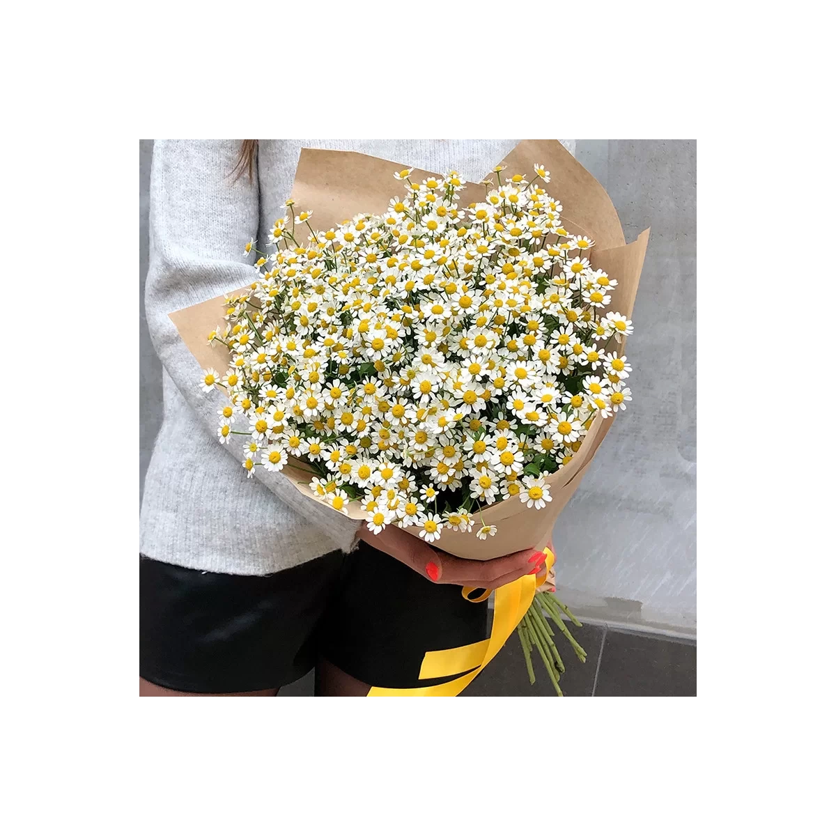 Large Bouquet of Daisies in Craft Paper