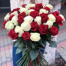 Купить букет 51 красная и белая роза с доставкой Кишинев, Молдова