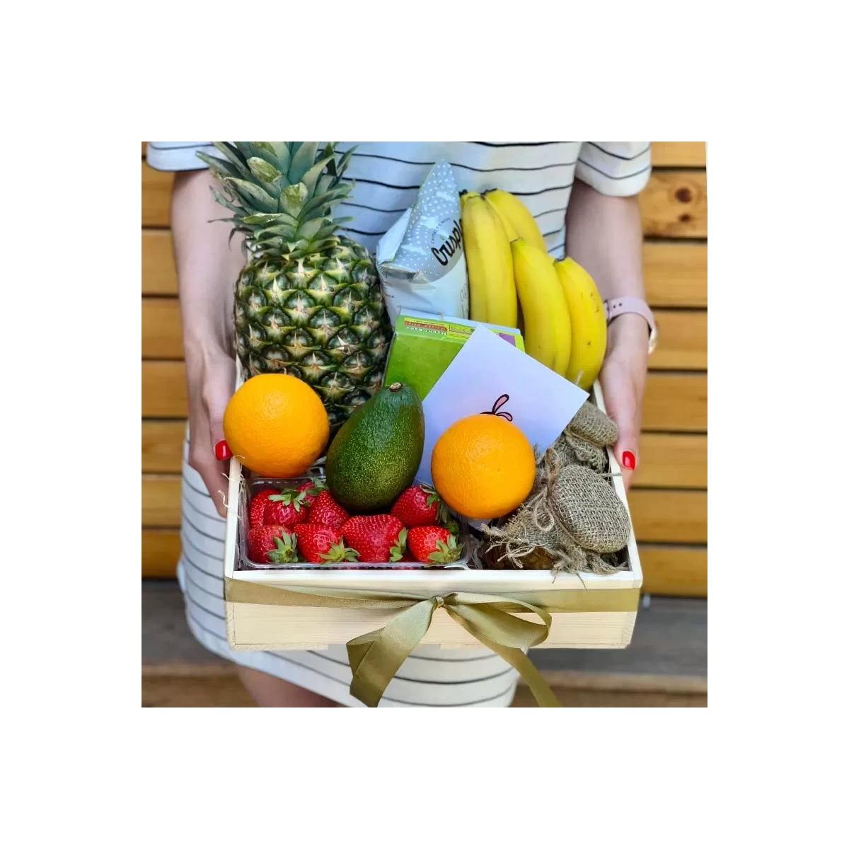 Buy fitness gift box with fruit with delivery Chisinau, Moldova