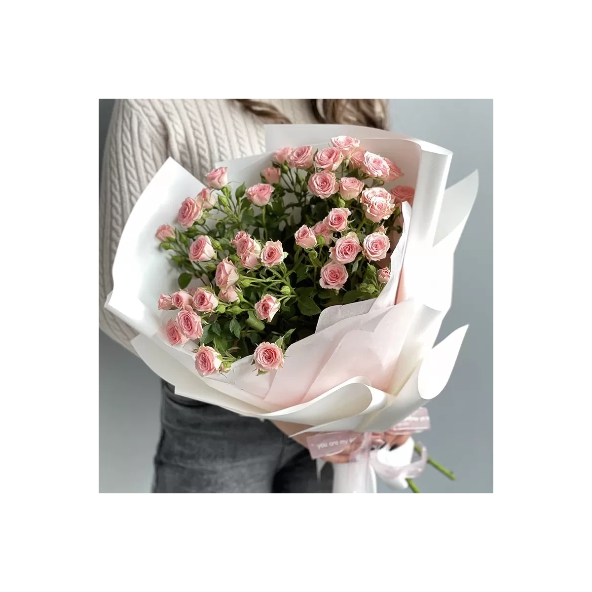 Buy bouquet of bush roses with delivery Chisinau, Moldova