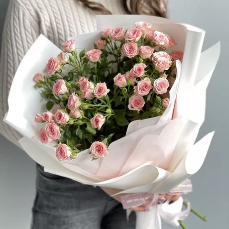 Cumpără buchet din trandafiri de tufă cu livrare în Chișinău, Moldova Cumpără buchet din trandafiri de tufă cu livrare în Chișinău, Moldova