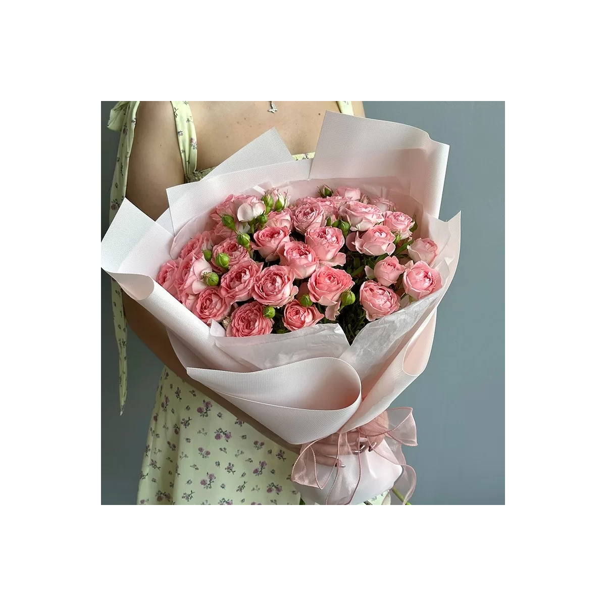 Buy bouquet of bush roses with delivery Chisinau, Moldova