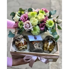 Buy  gift with honey and flowers with delivery Chisinau, Moldova