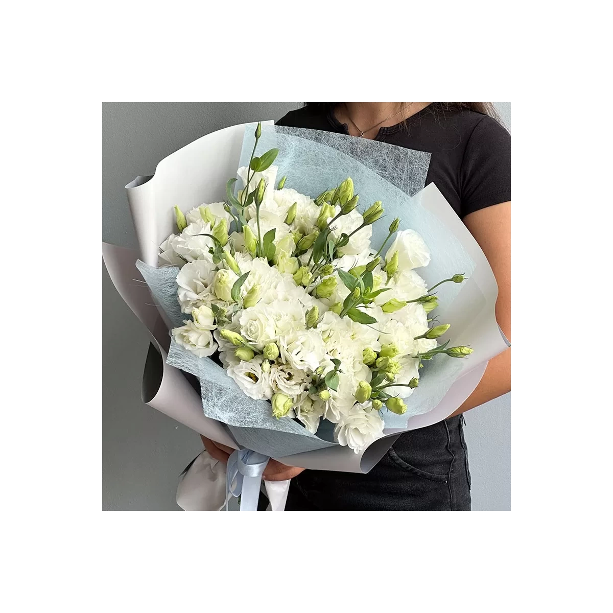 19 White Eustomes