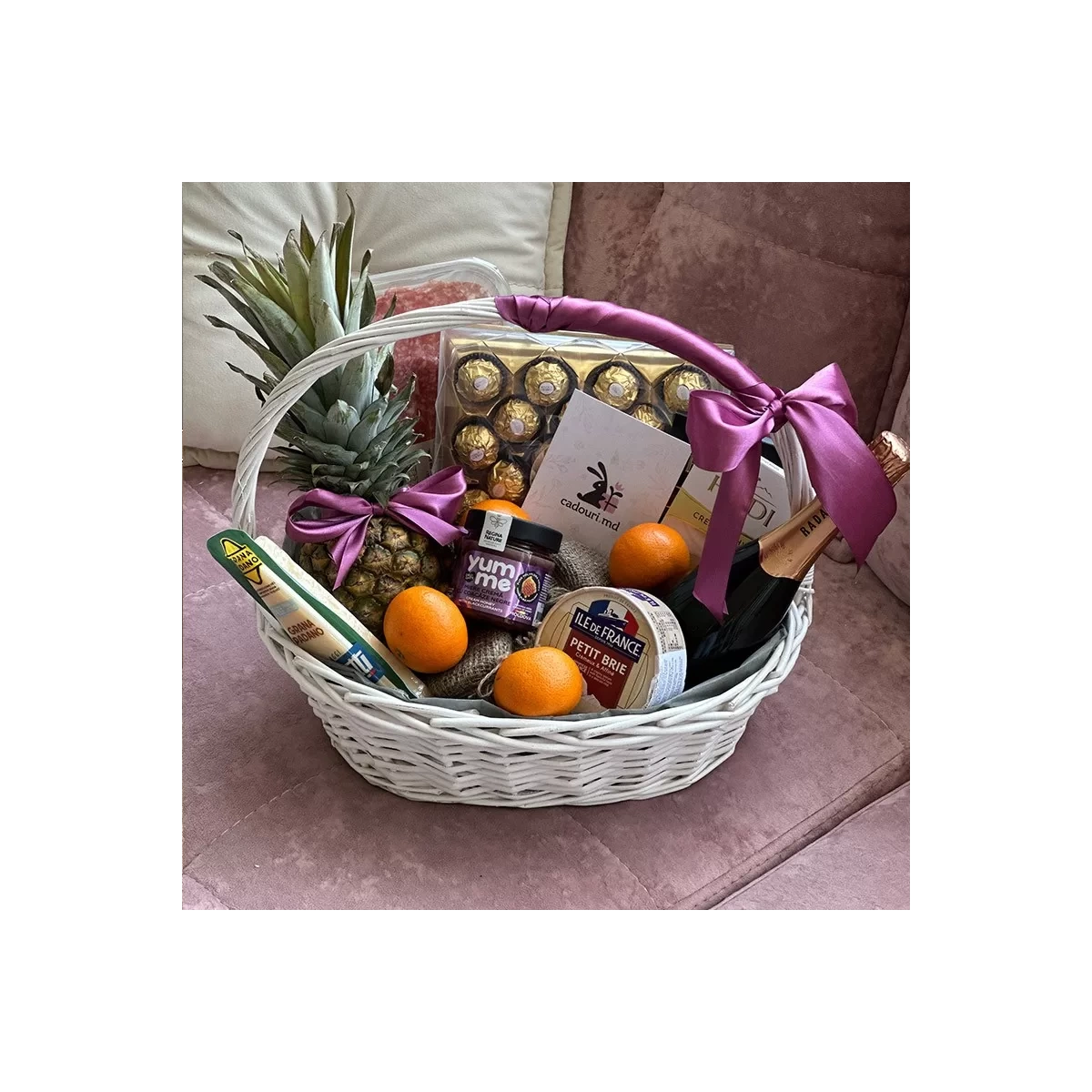 Buy a basket with honey and fruits with delivery Chisinau, Moldova