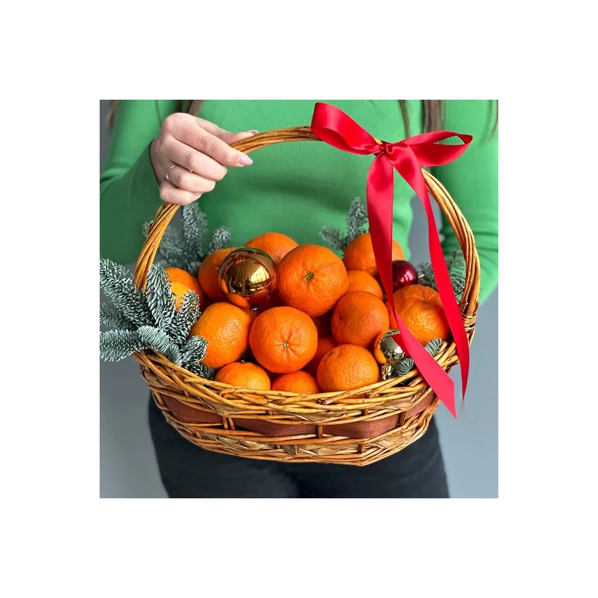 Order Christmas gift with tangerines Chisinau Moldova