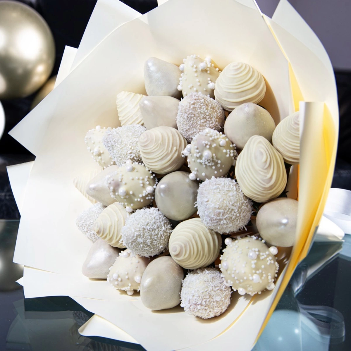 White Bouquet of Strawberries in Chocolate