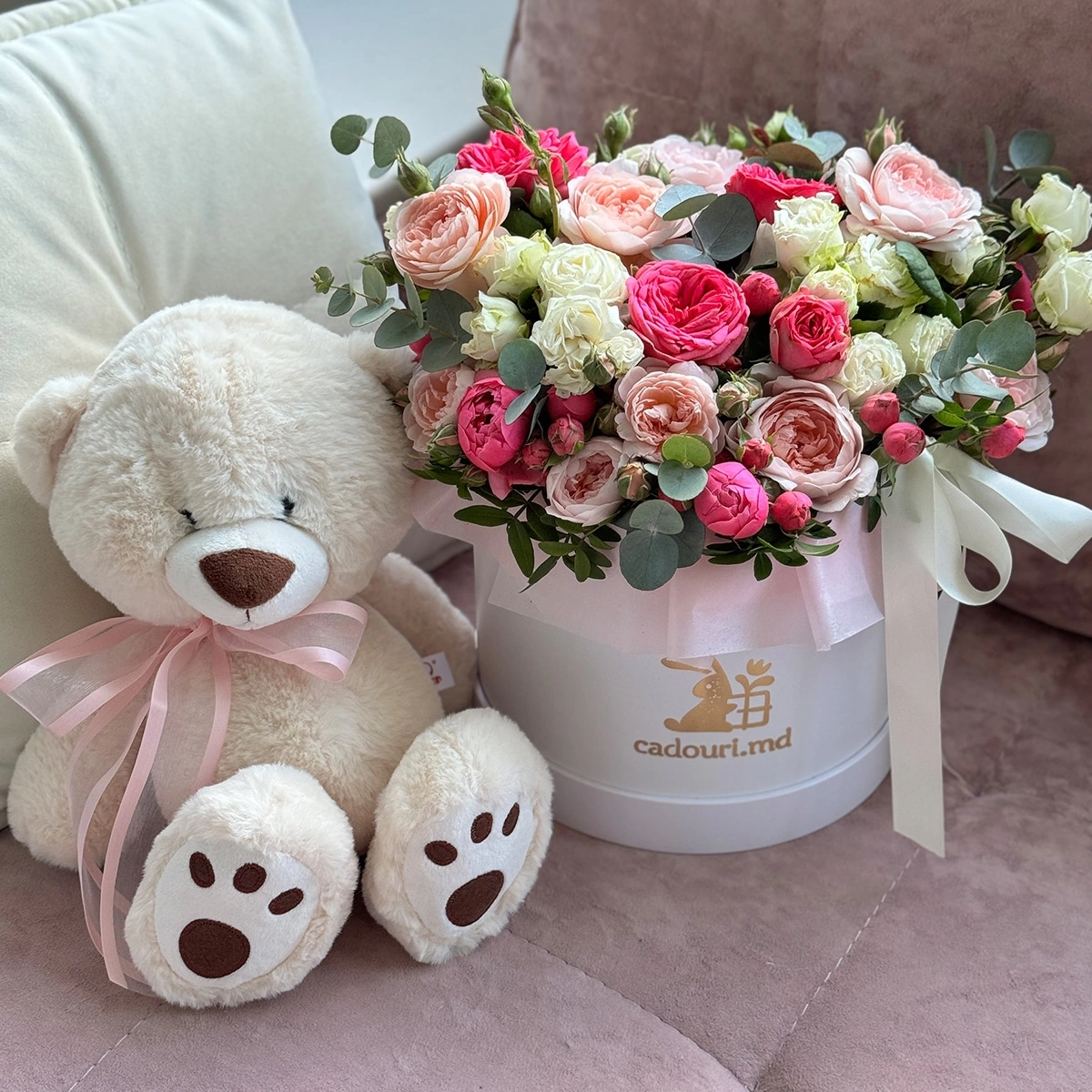 Set: Box with Roses and Teddy Bear photo