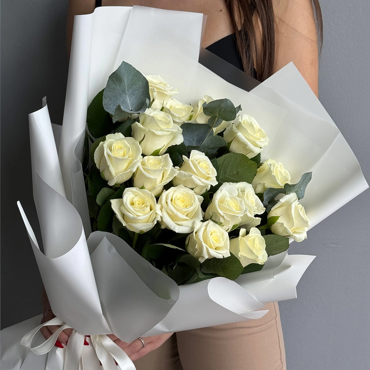 19 White Roses