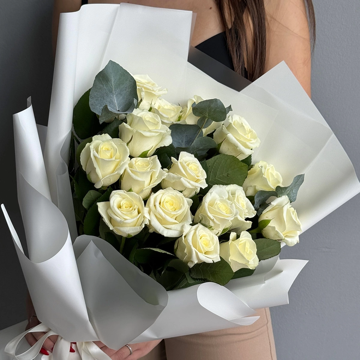 19 White Roses