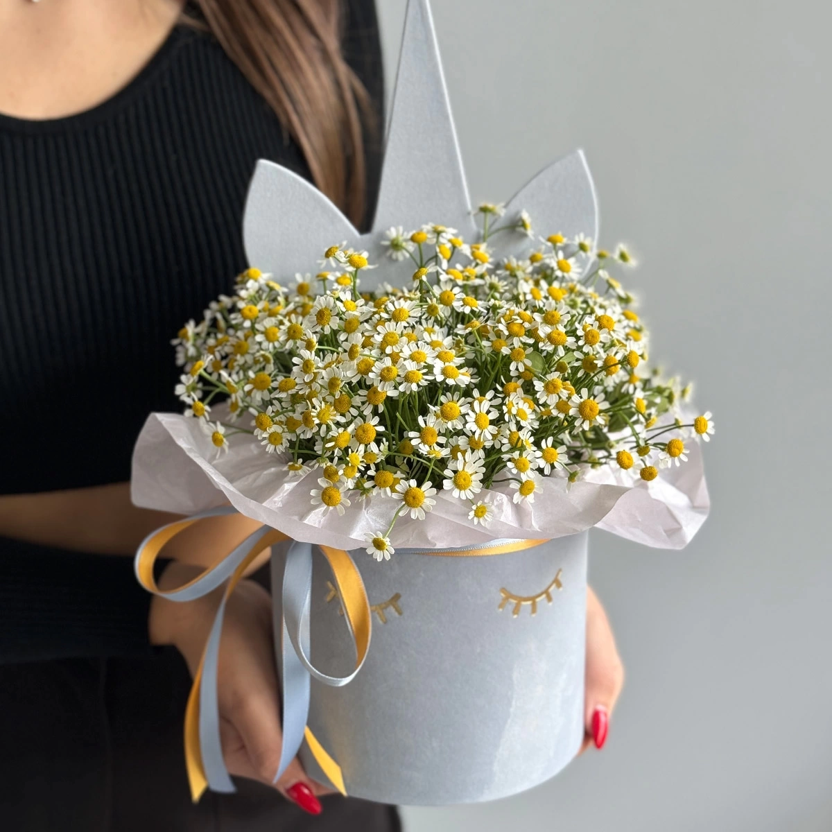 Box with Daisies