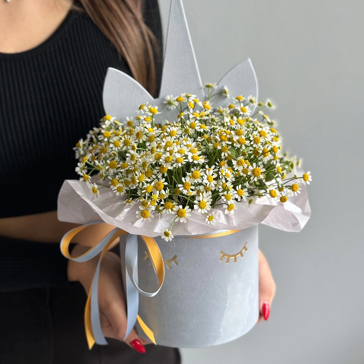 Box with Daisies