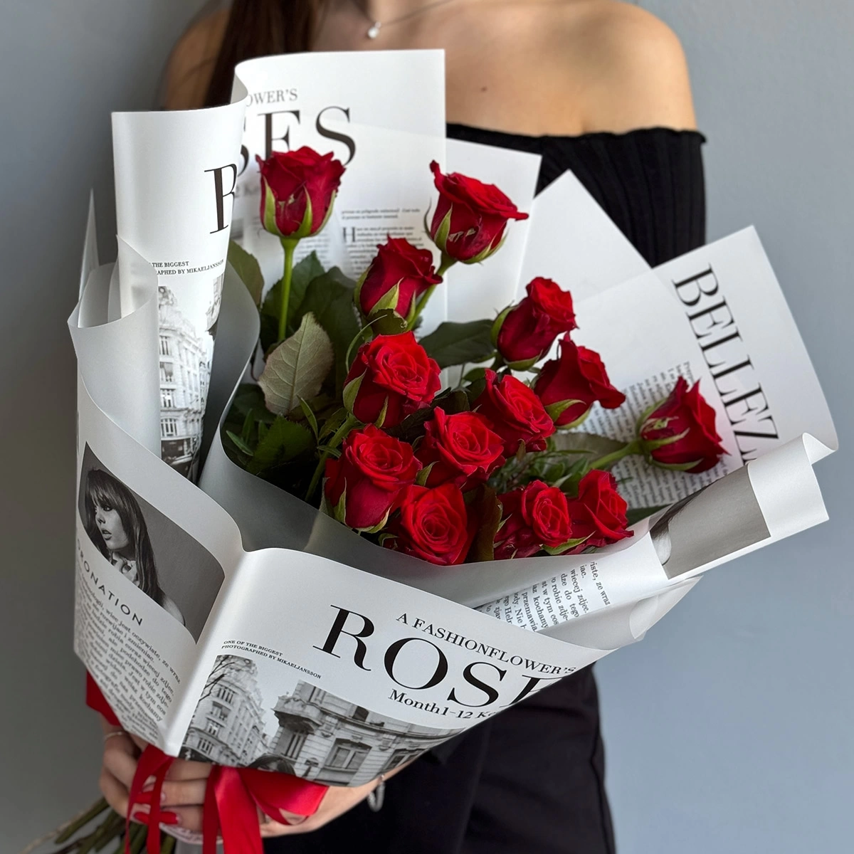 Bouquet "Roses in the Newspaper"