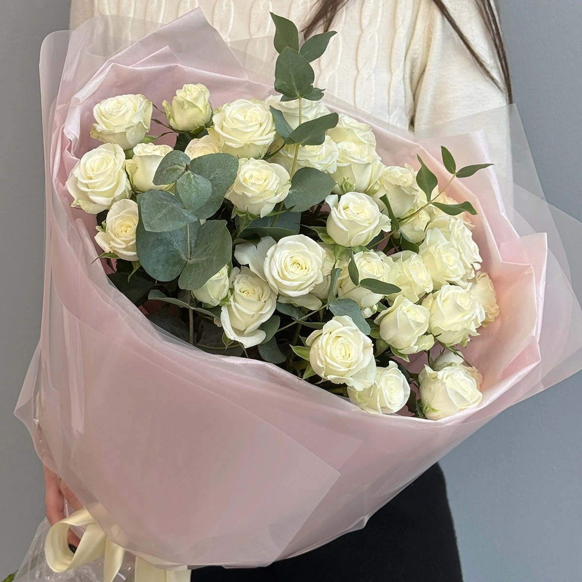 9 White Spray Roses