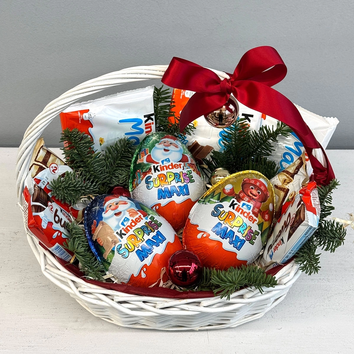 Buy a basket with Kinder chocolate with delivery Chisinau, Moldova