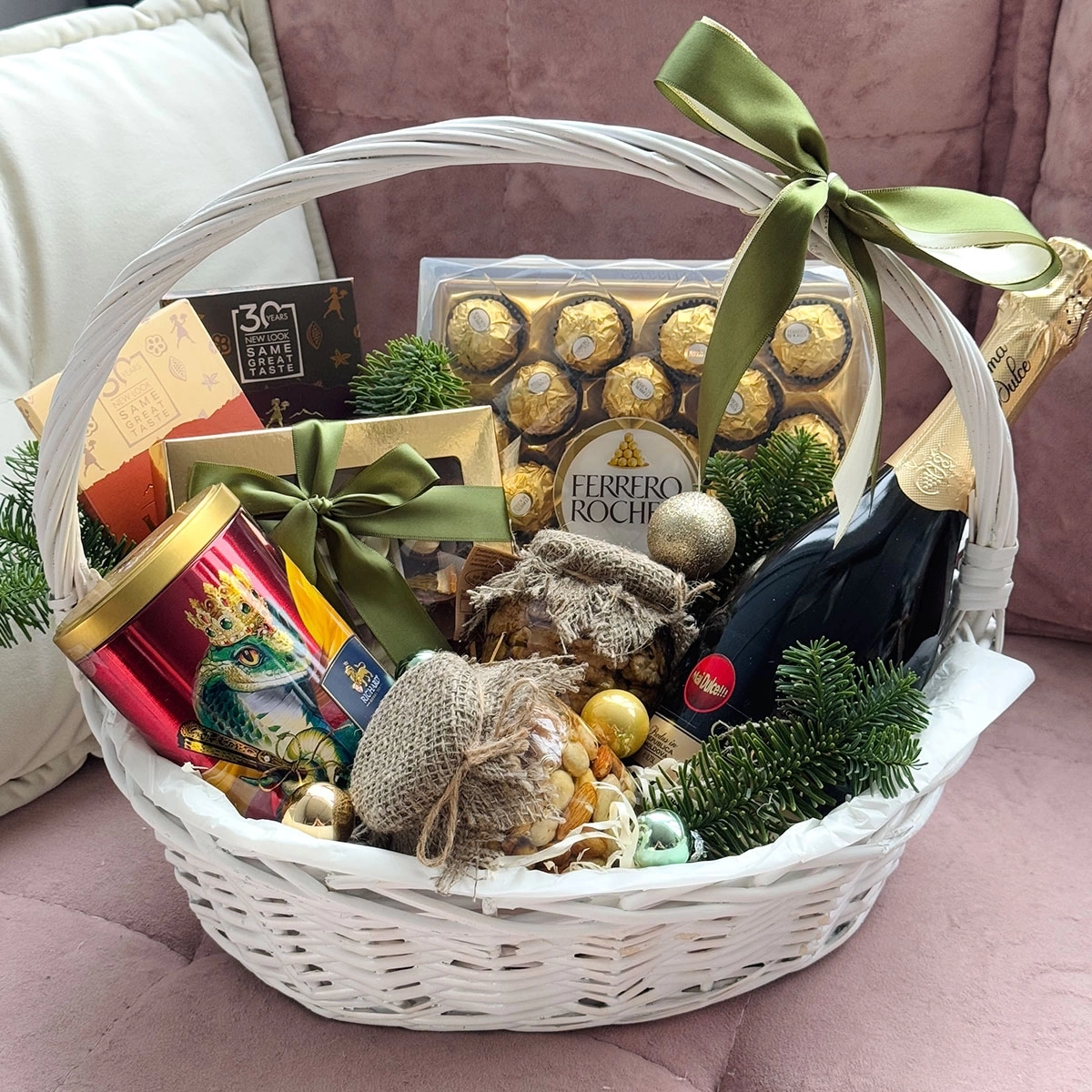 Buy a Gift Basket "Golden Snake" with delivery Chisinau, Moldova - Cadouri.md