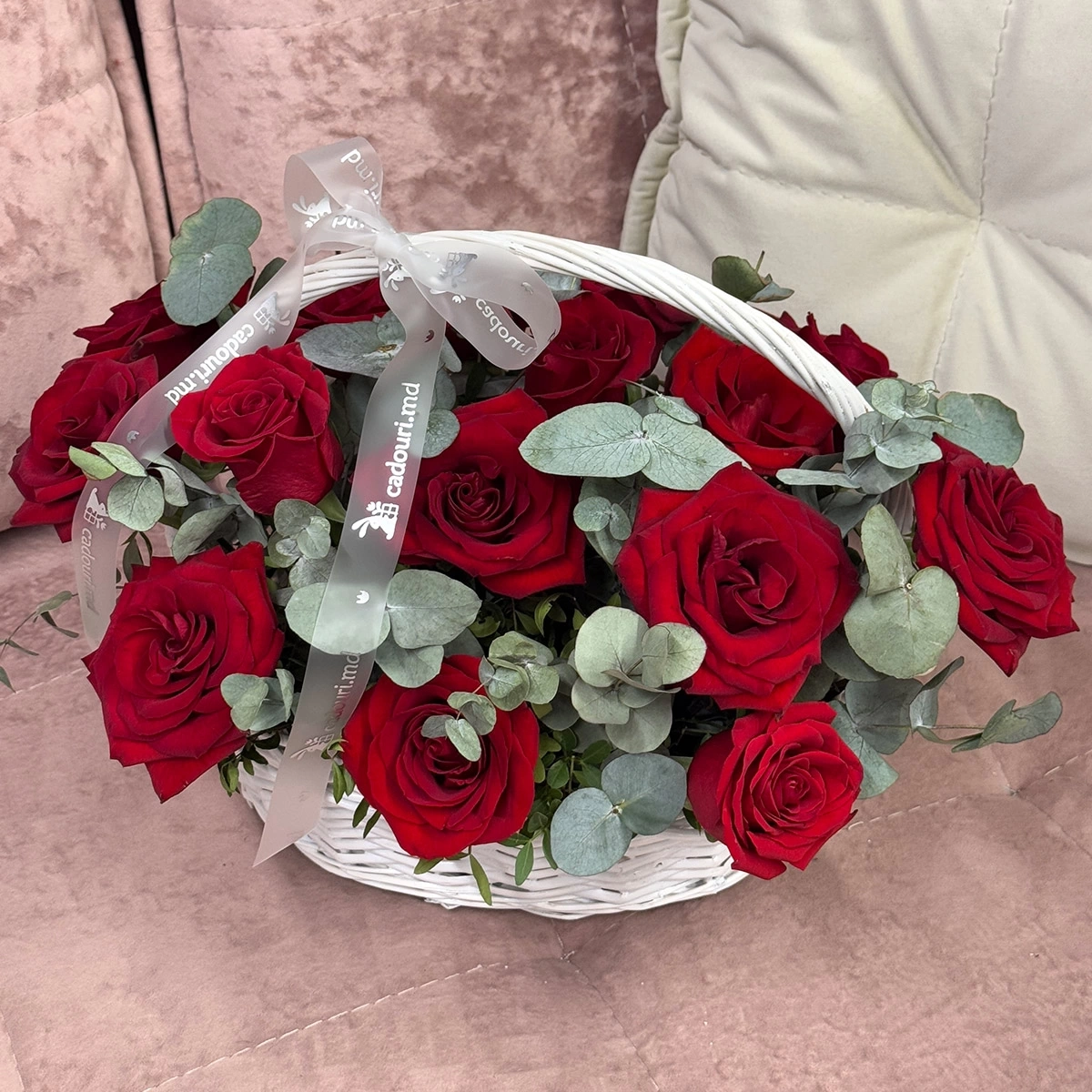 Basket with Roses "Intense Feelings"