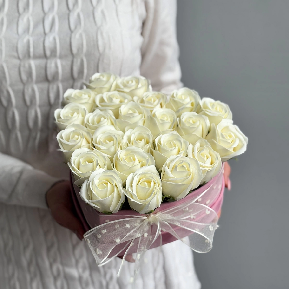 Box with Soap Flowers "White Heart S"