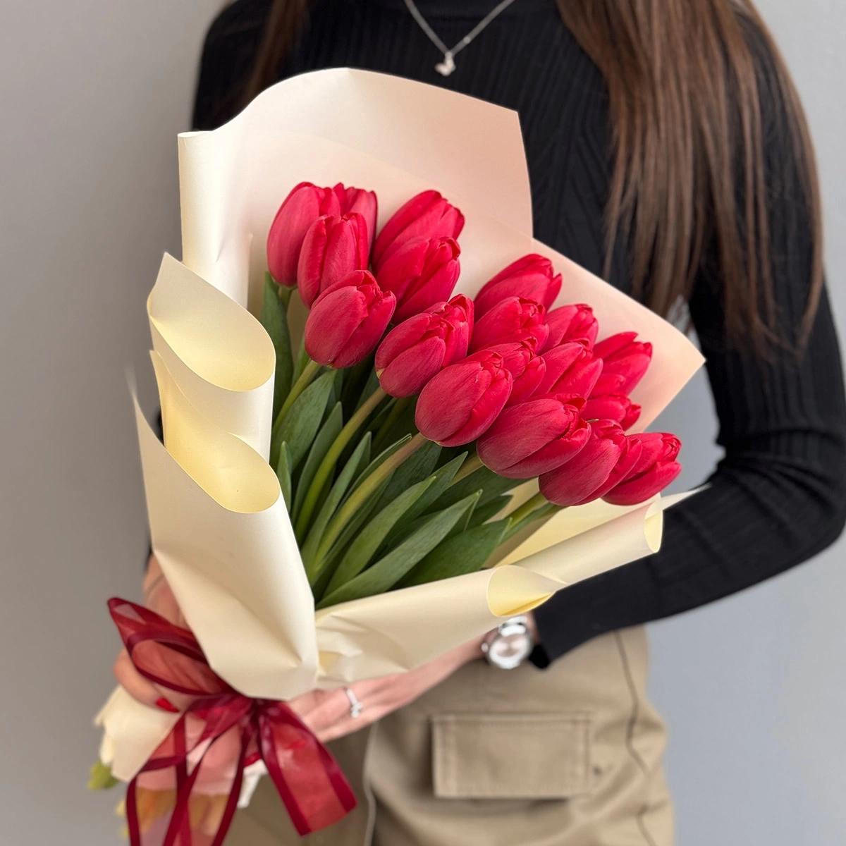 19 Red Tulips