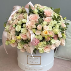 Купить коробку нежных цветов с доставкой Кишинев, Молдова