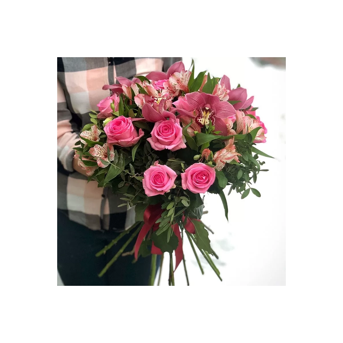 Bouquet with rose roses and orchids