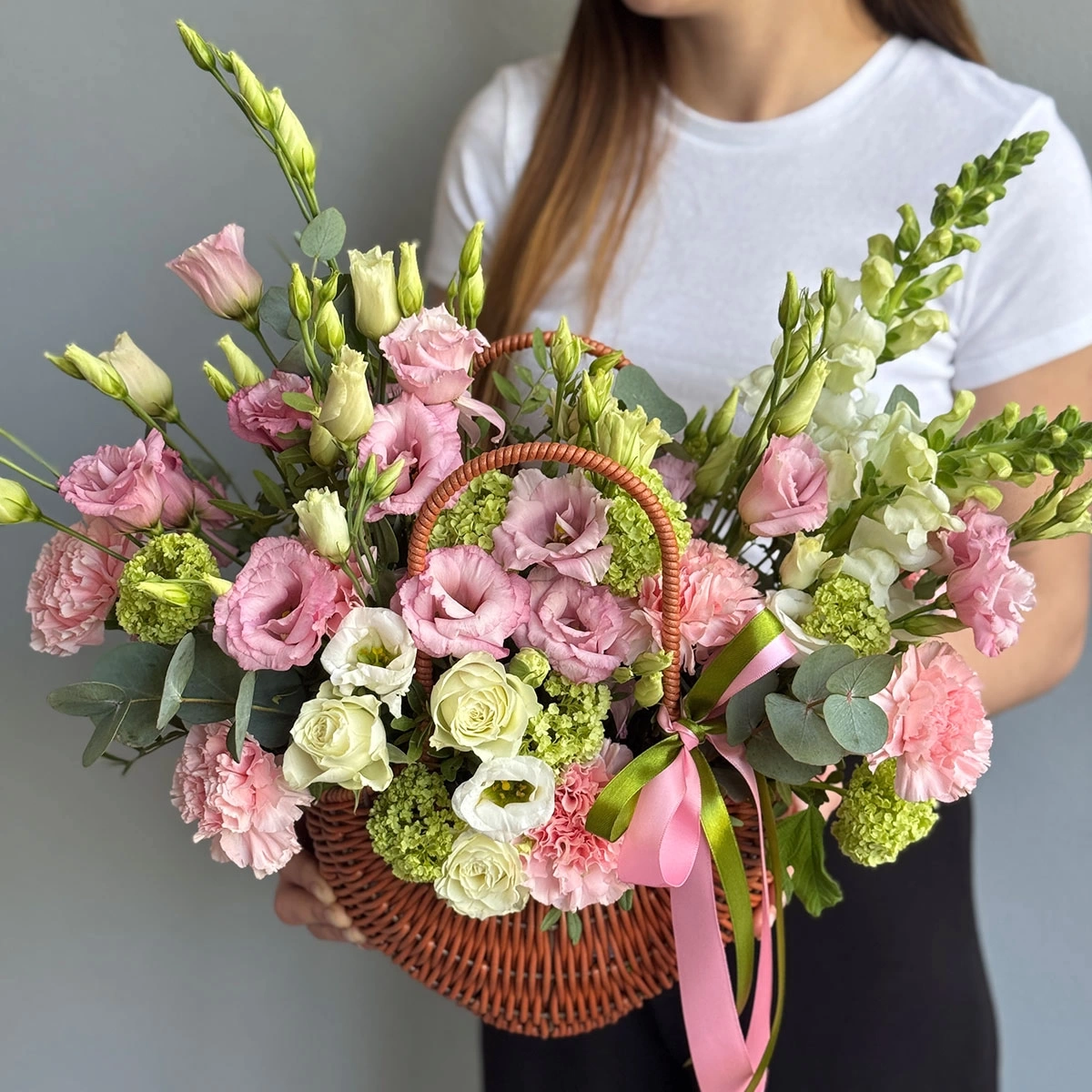 Buy a Bouquet in a Basket "Spring in the Heart" with delivery Chisinau, Moldova - Cadouri.md