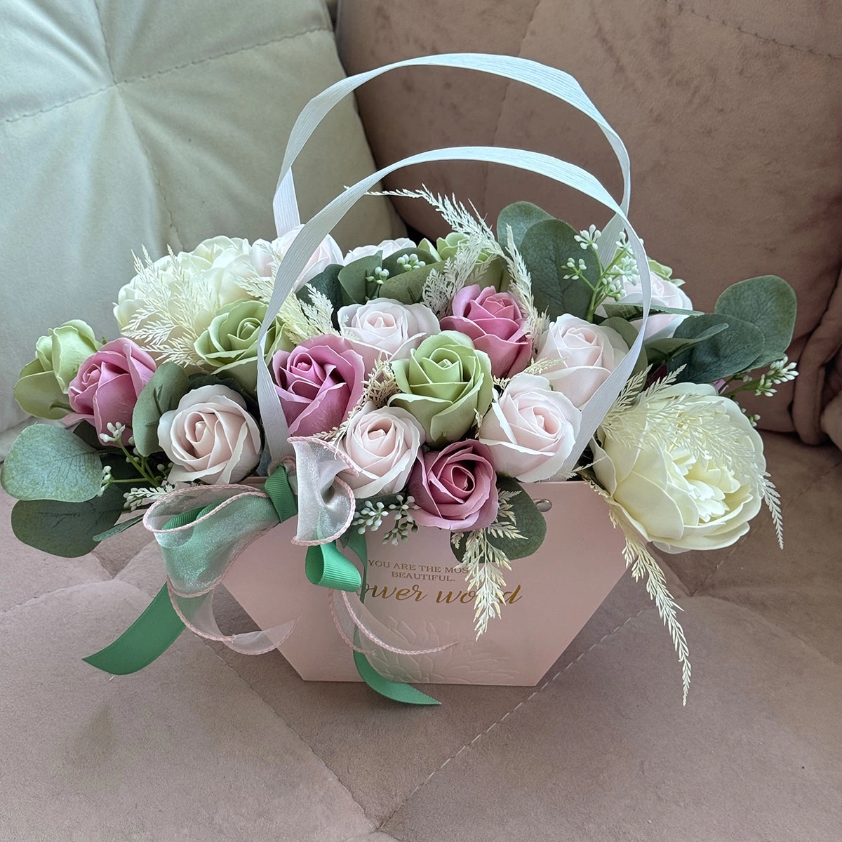 Buy a Soft Pink Soap Rose Handbag with delivery Chisinau, Moldova - Cadouri.md