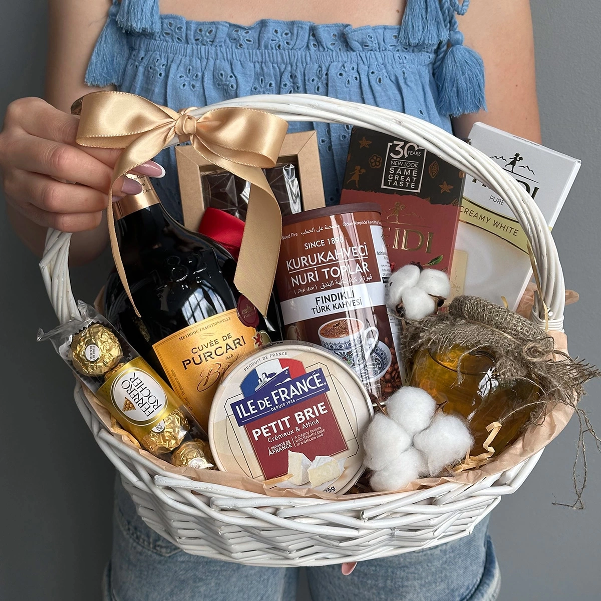 Gift Basket "Taste of the Weekend"