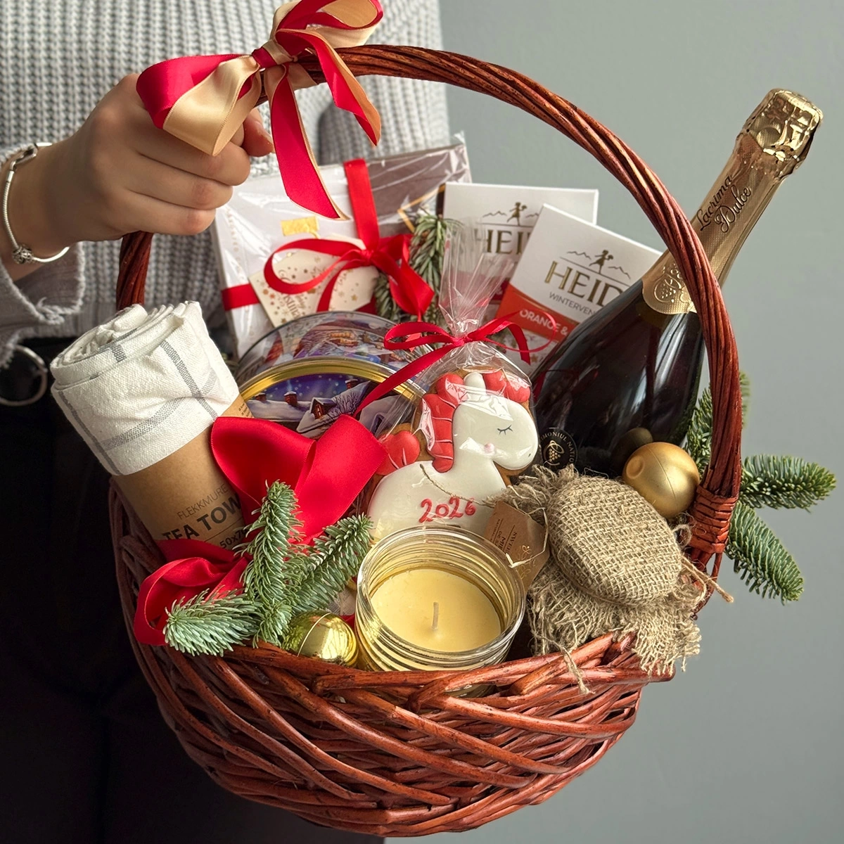 Gift Basket "Red Horse"