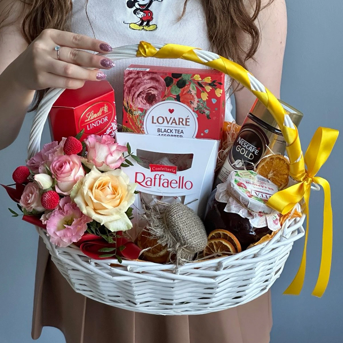 Купить подарочную корзину для бабушки с доставкой Кишинев, Молдова