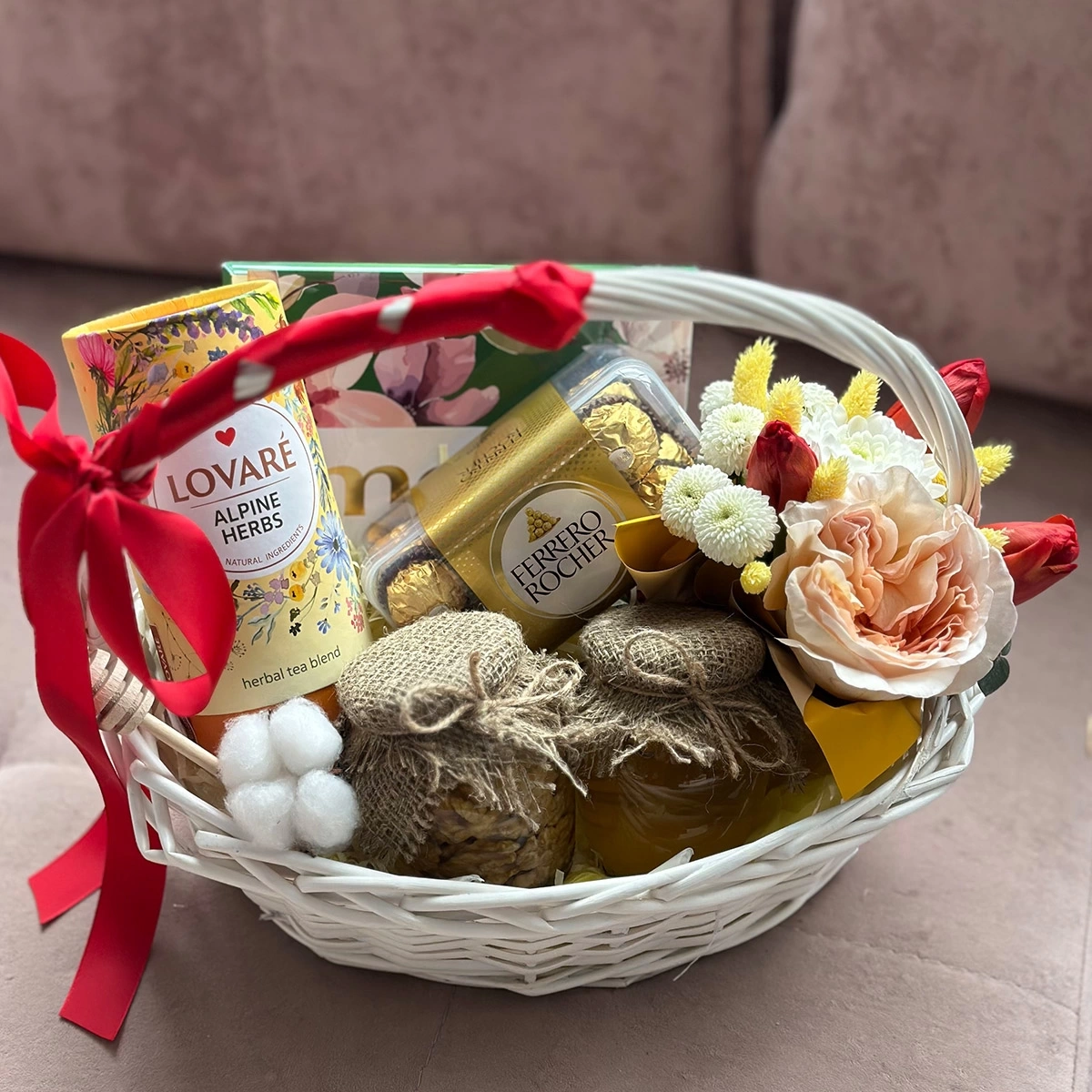 Buy a Gift Basket "Alpine Meadow" with delivery Chisinau, Moldova - Cadouri.md
