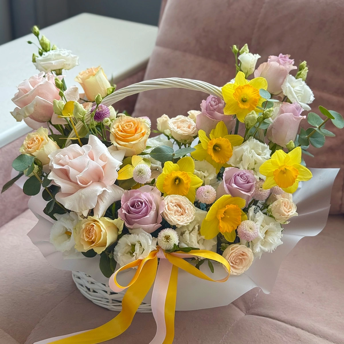 Корзина "Цветы с Улыбкой"