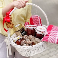 Подарочная корзина для бабушки