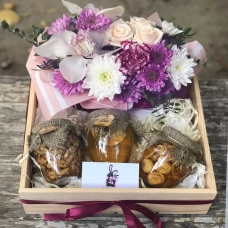Buy honey gift with nuts with delivery Chisinau, Moldova