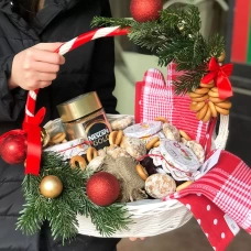 Подарочная корзина для бабушки