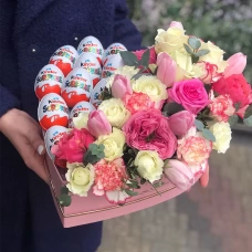 Сердце с цветами и киндерами фото